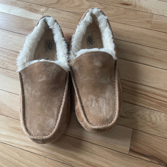 Men’s UGG slippers - Picture 7 of 8